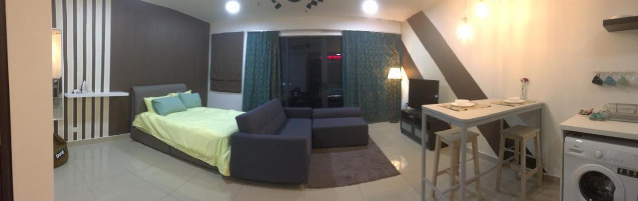 Warm Stay At Trefoil Setia Alam Buitenkant foto